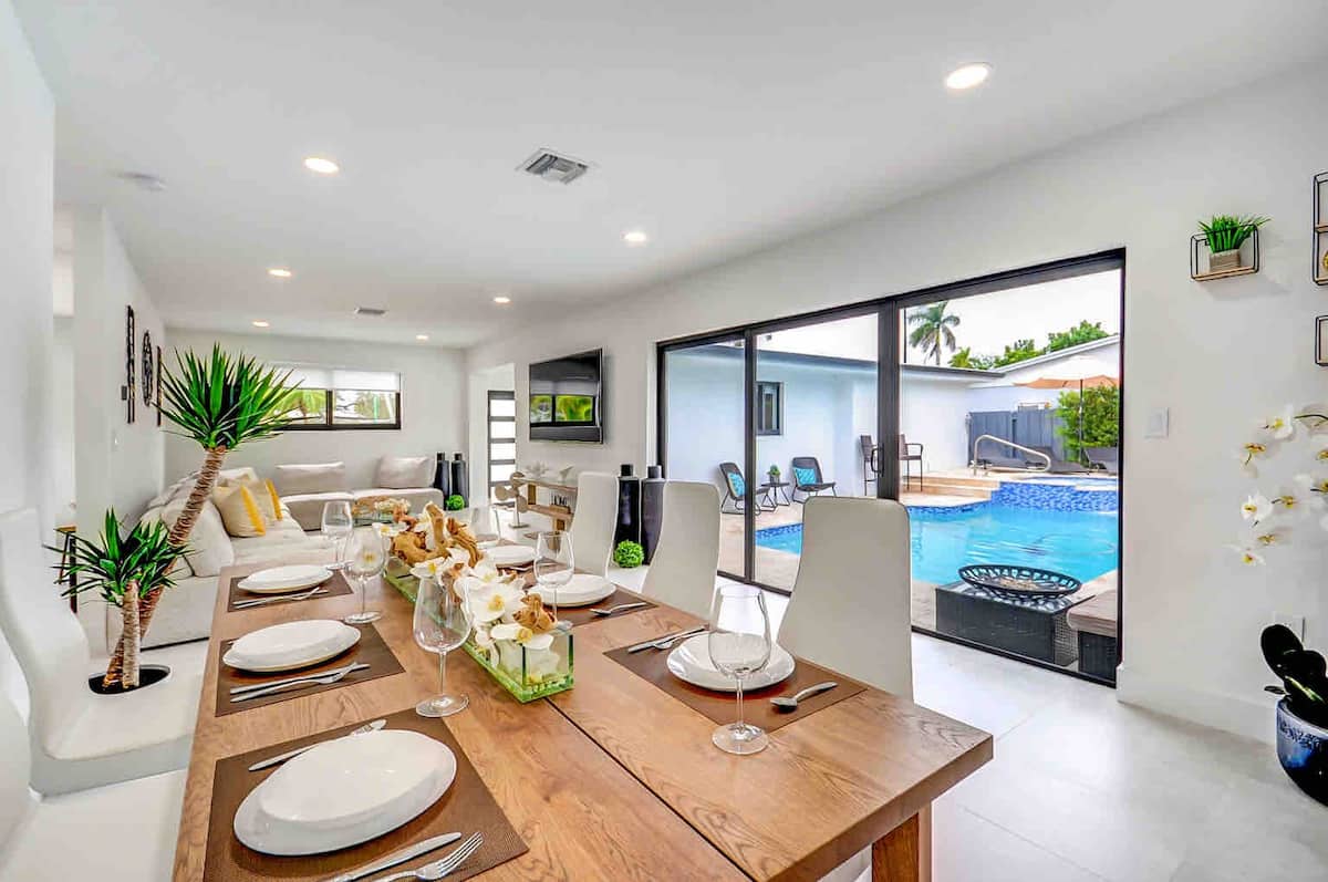 Lux House w/Heated Pool,Jacuzzi ,Basketball Court