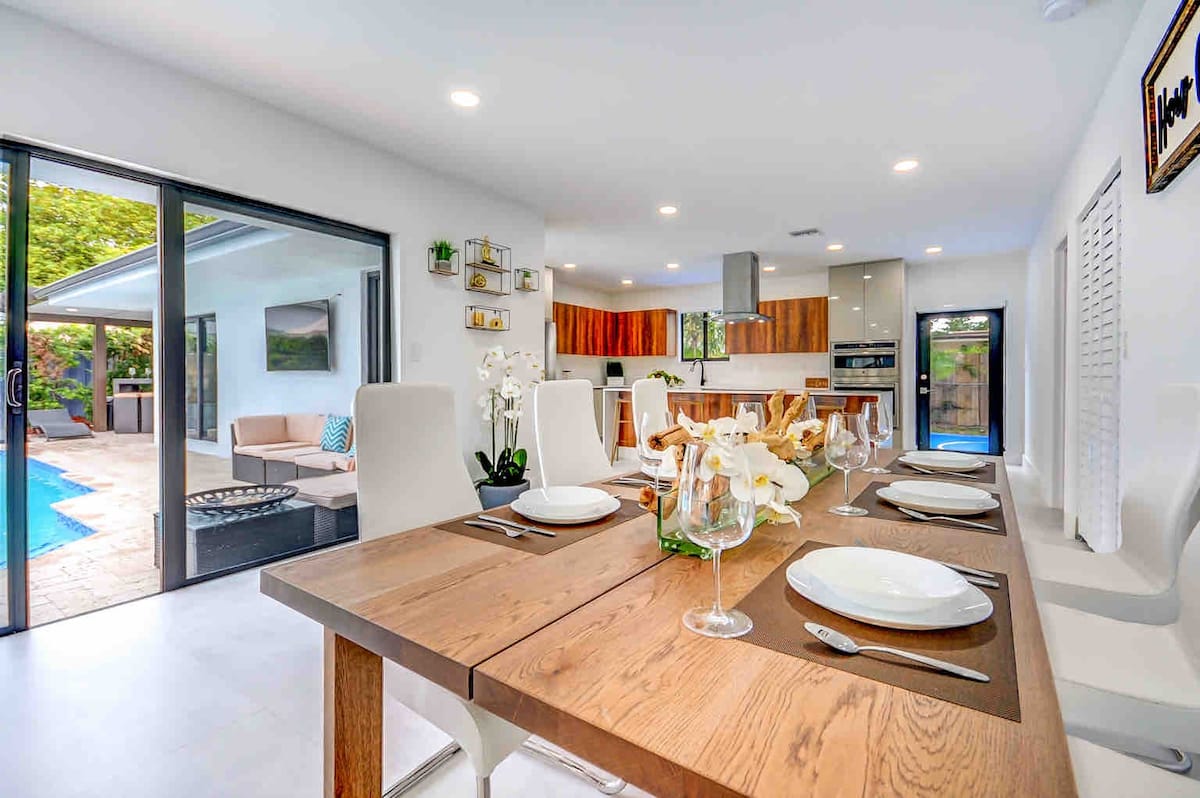 Lux House w/Heated Pool,Jacuzzi ,Basketball Court