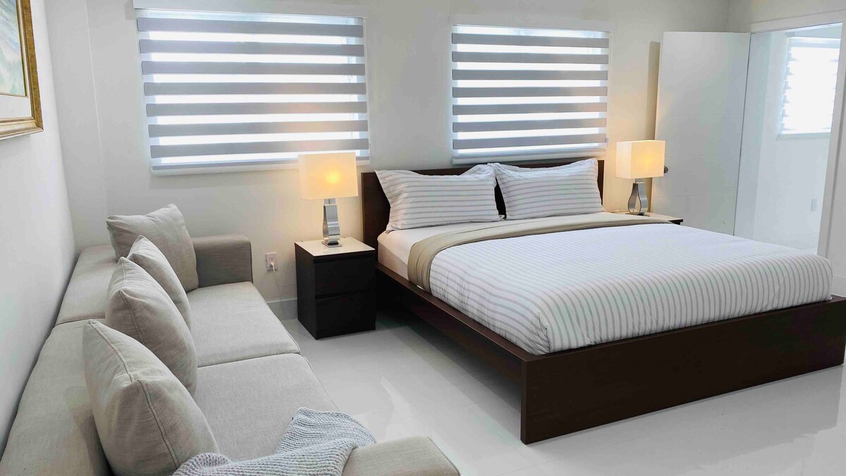Cozy paradise,with HEATED POOL,near Airport