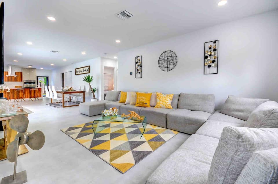 Lux House w/Heated Pool,Jacuzzi ,Basketball Court